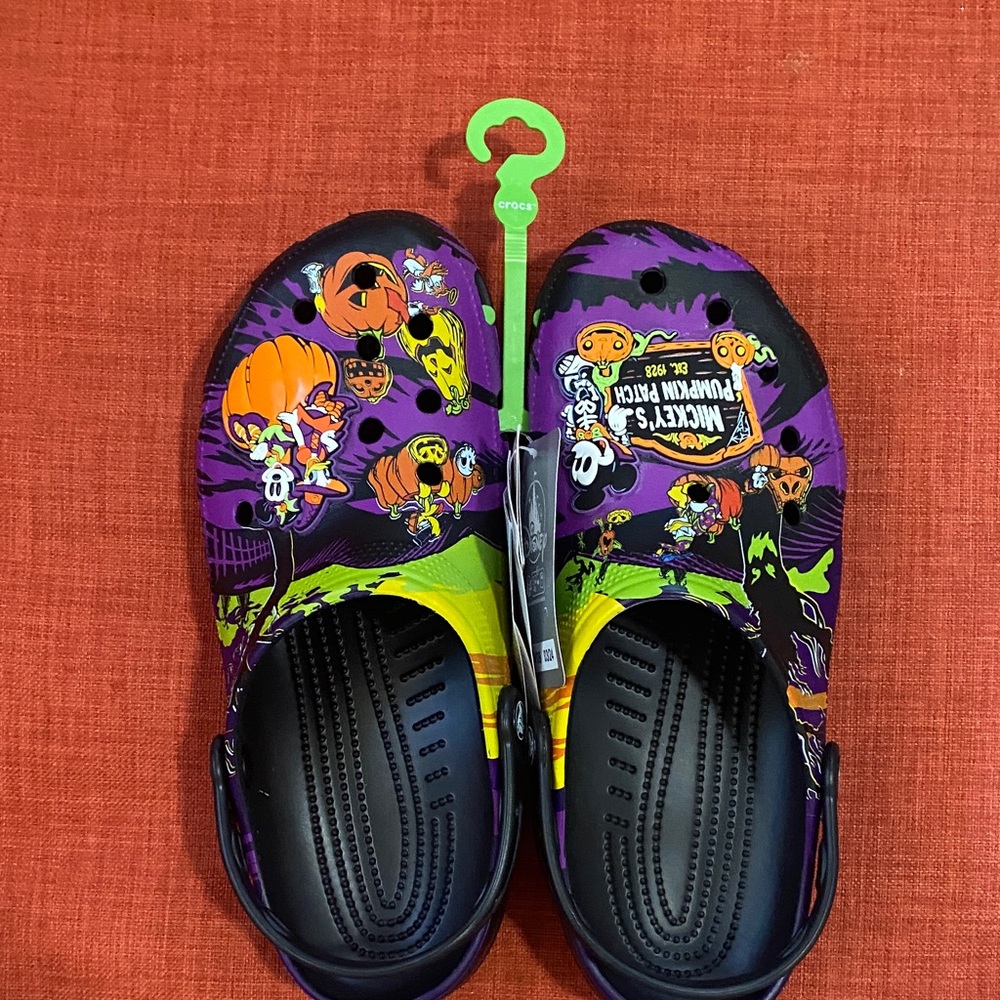CROCS Adult Halloween Disney - Black and Purple 2024 motif-NWT